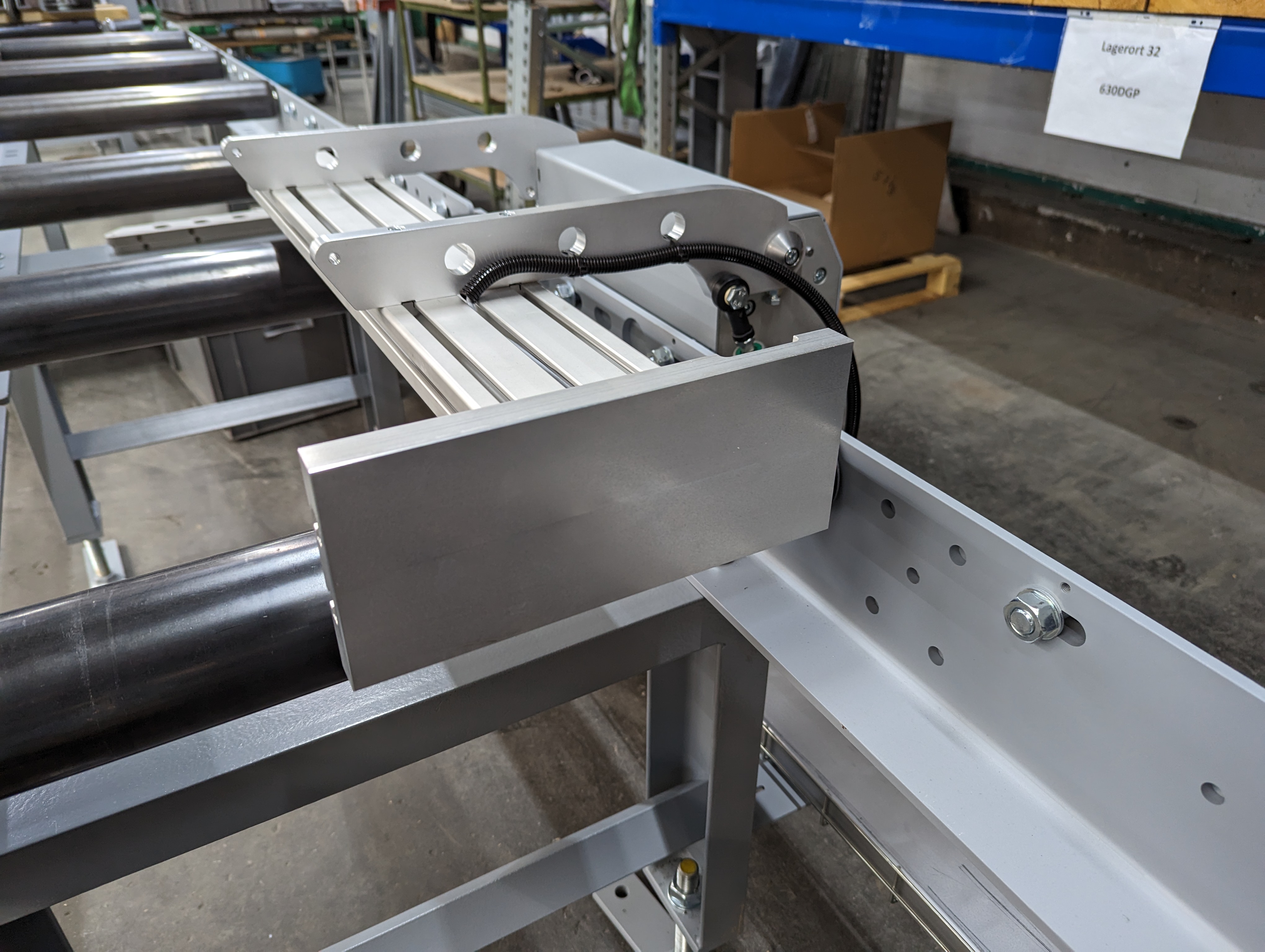 Measuring stop MEBA - MLA, automatic | 3m | Left - from the Machine | V ...