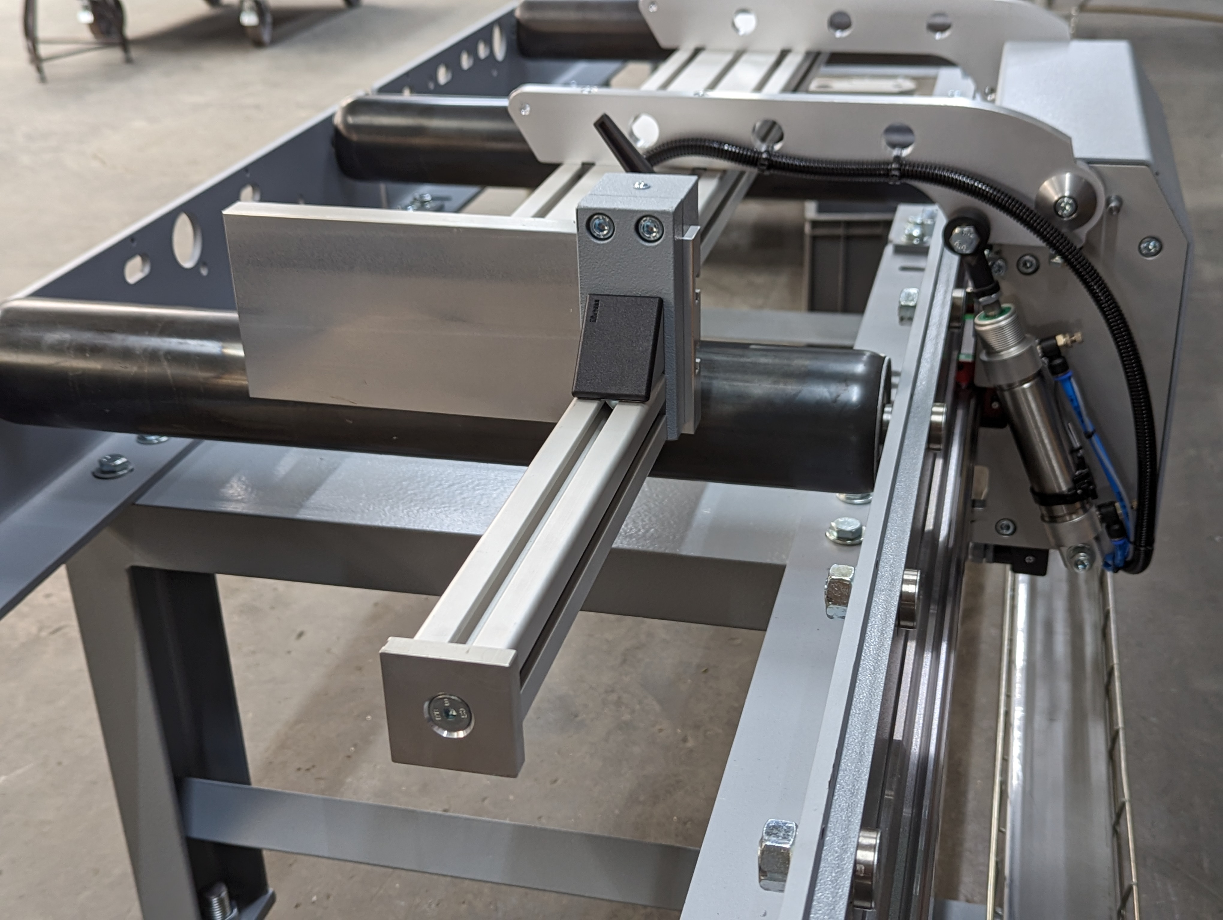 Measuring stop MEBA - MLA, automatic | 3m | Left - from the Machine | V ...