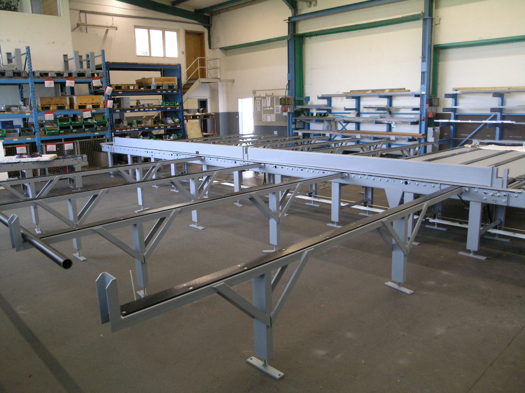 Materialvorlageholme /-Ablageholme